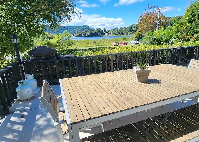 Perfect Lakeside Summer House Hébergement de vacances *