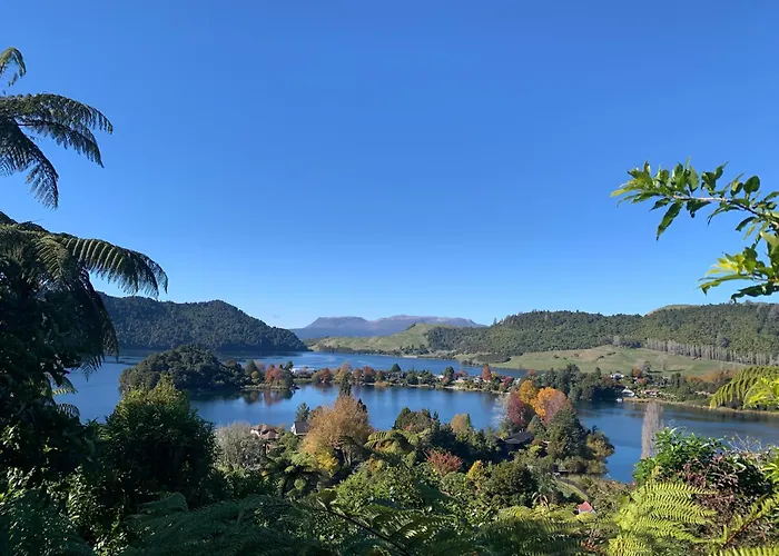 Perfect Lakeside Summer House Rotorua
