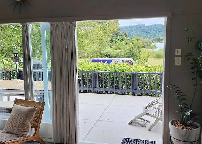 Perfect Lakeside Summer House Hébergement de vacances *