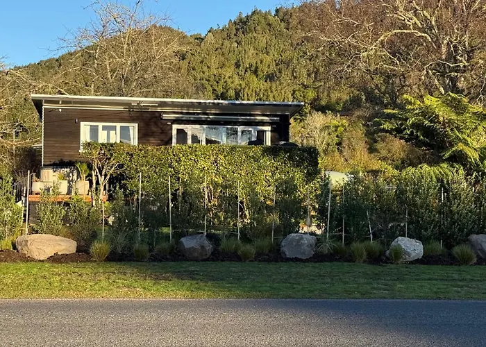 Perfect Lakeside Summer House * Rotorua